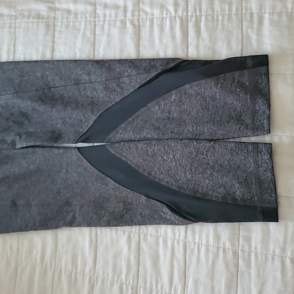 Lululemon Blue/Gray Cropped Leggings - Picture 4 of 7
